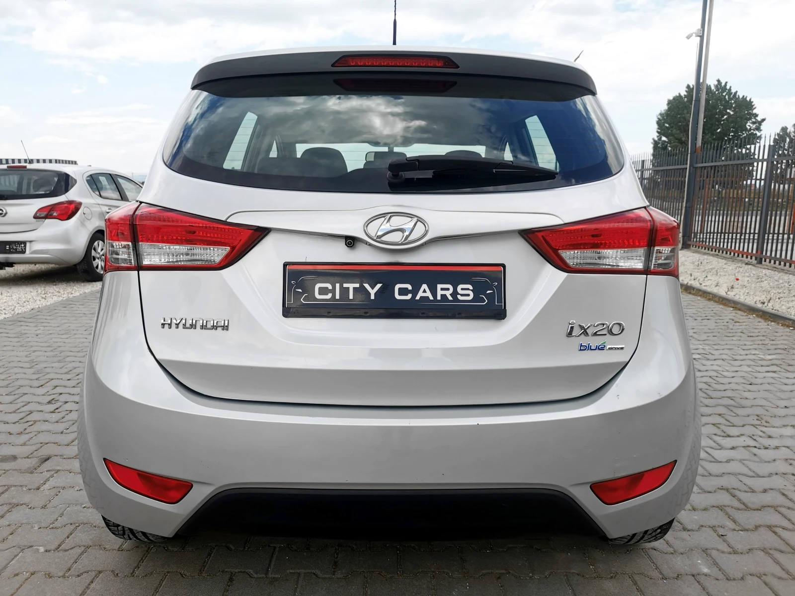 Hyundai Ix20 1.6 CRDi, снимка 8 - Автомобили и джипове - 54624834
