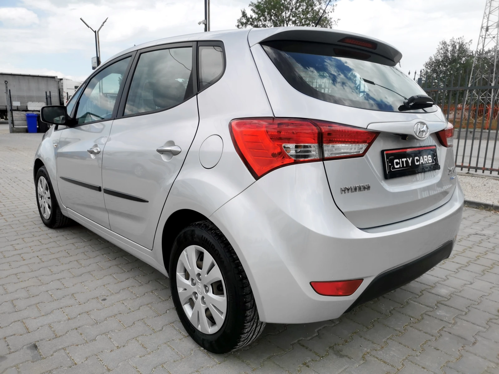 Hyundai Ix20 1.6 CRDi, снимка 7 - Автомобили и джипове - 54624834