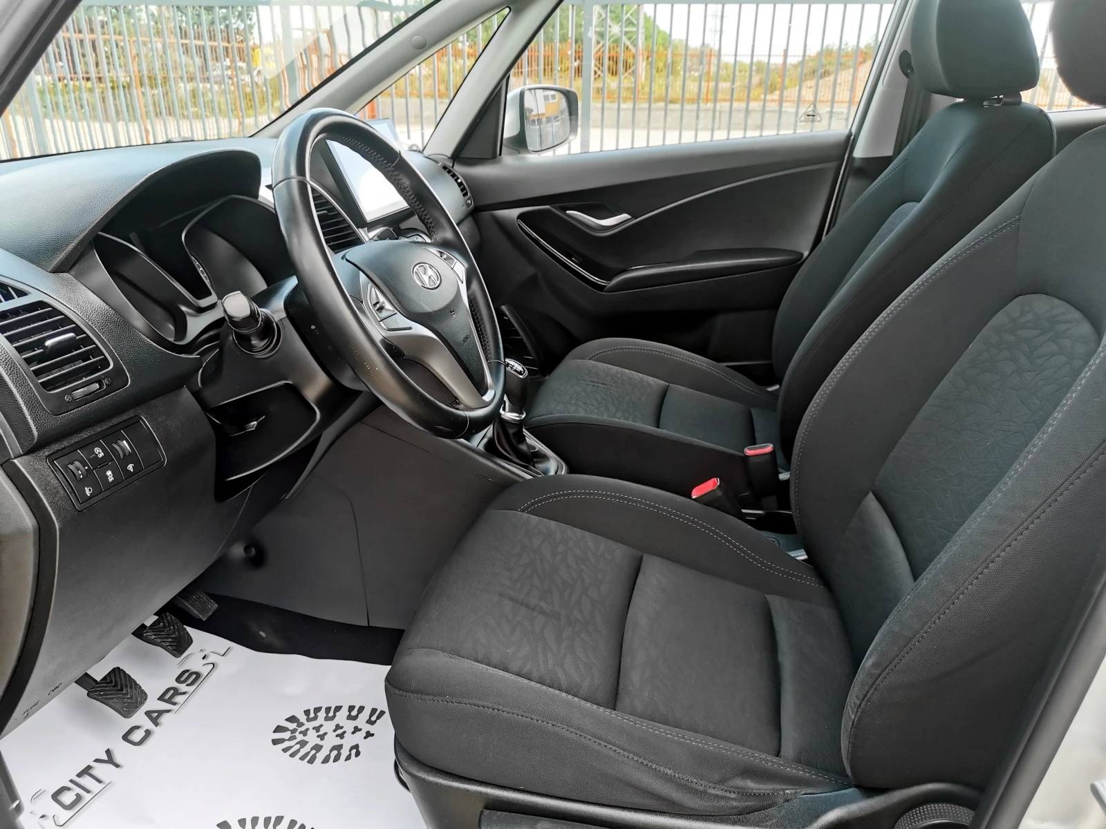 Hyundai Ix20 1.6 CRDi, снимка 10 - Автомобили и джипове - 54624834