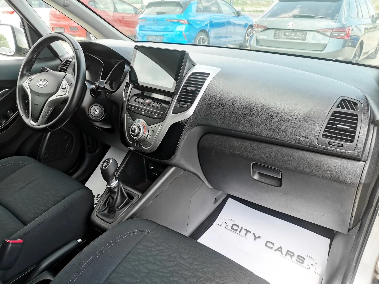 Hyundai Ix20 1.6 CRDi, снимка 13 - Автомобили и джипове - 54624834