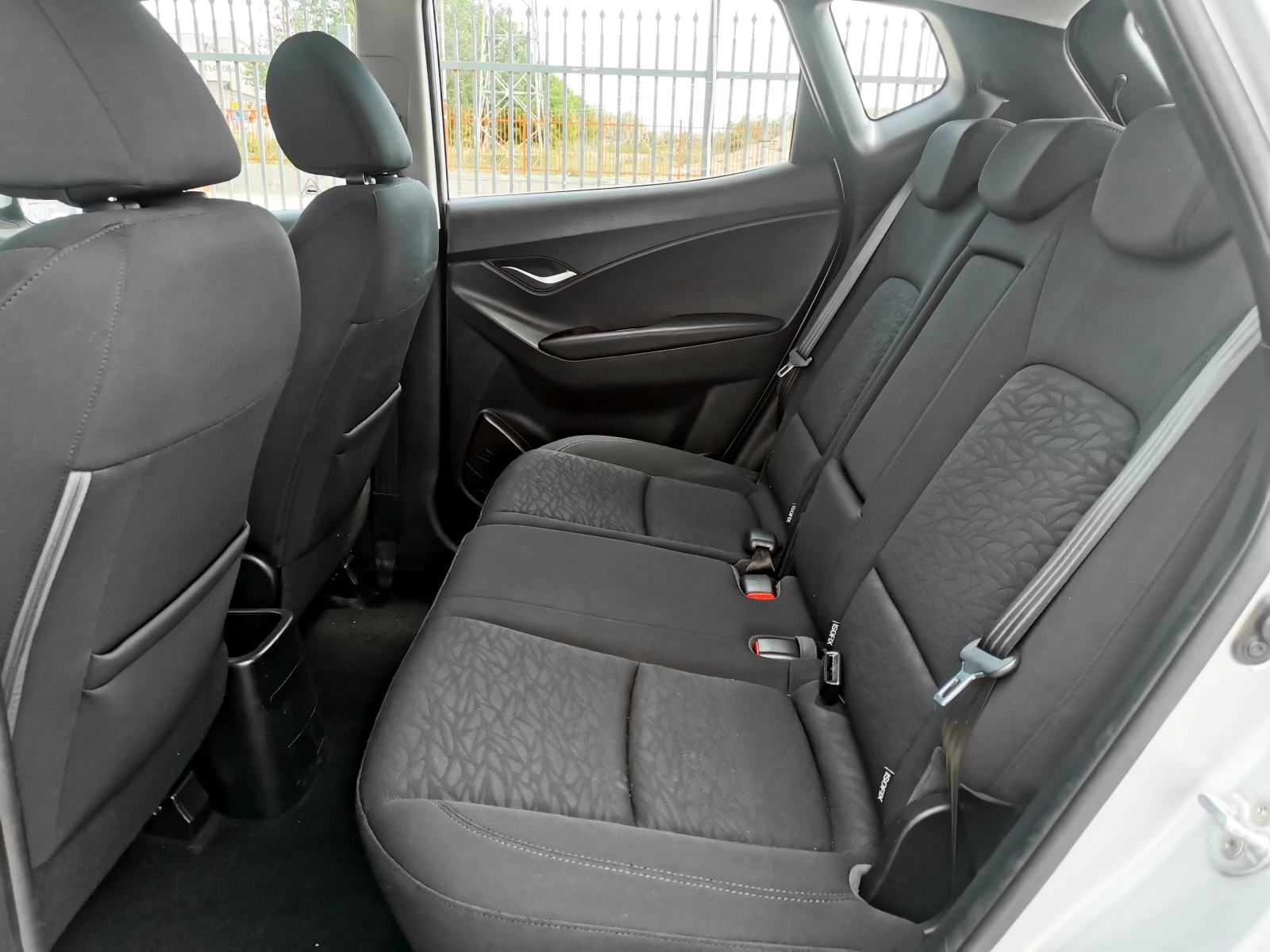 Hyundai Ix20 1.6 CRDi, снимка 15 - Автомобили и джипове - 54624834