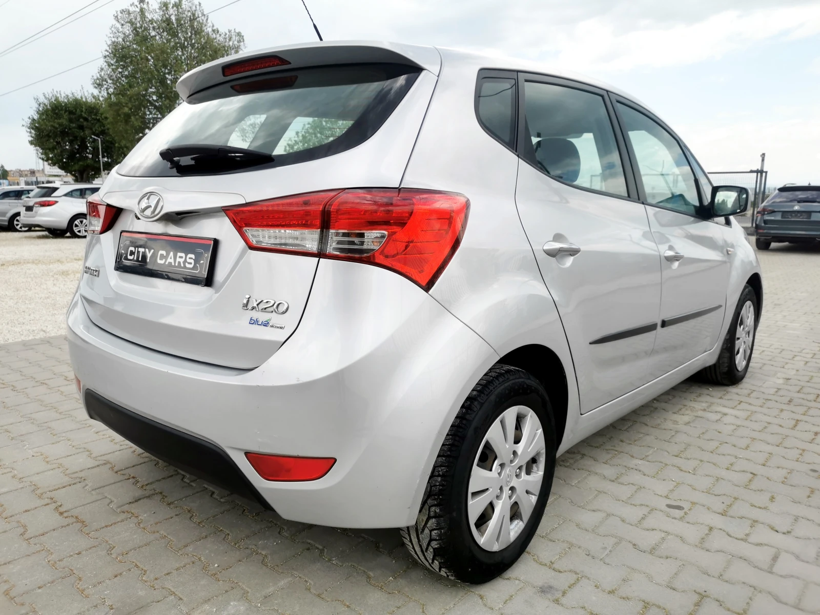 Hyundai Ix20 1.6 CRDi, снимка 9 - Автомобили и джипове - 54624834