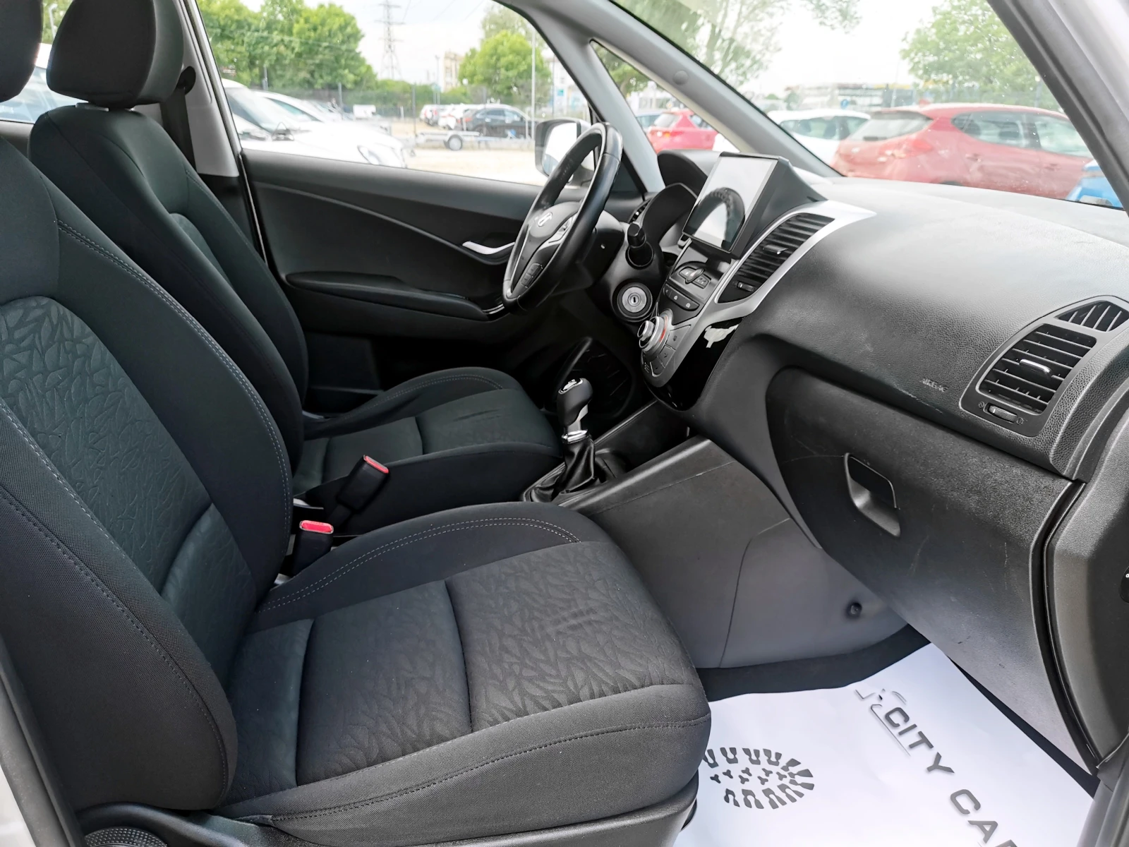 Hyundai Ix20 1.6 CRDi, снимка 14 - Автомобили и джипове - 54624834