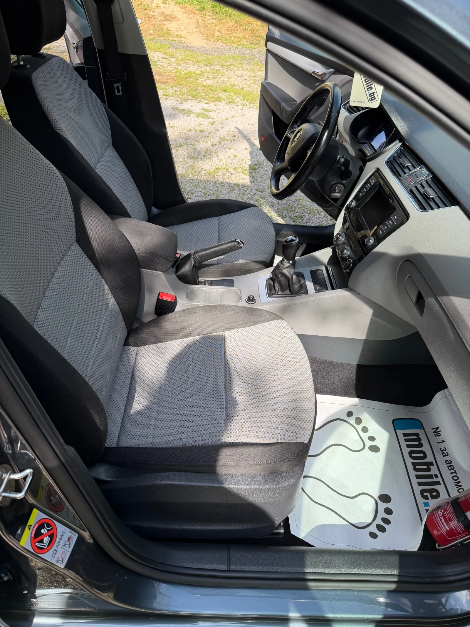 Skoda Octavia 1.6tdi/navi, снимка 4 - Автомобили и джипове - 54625413