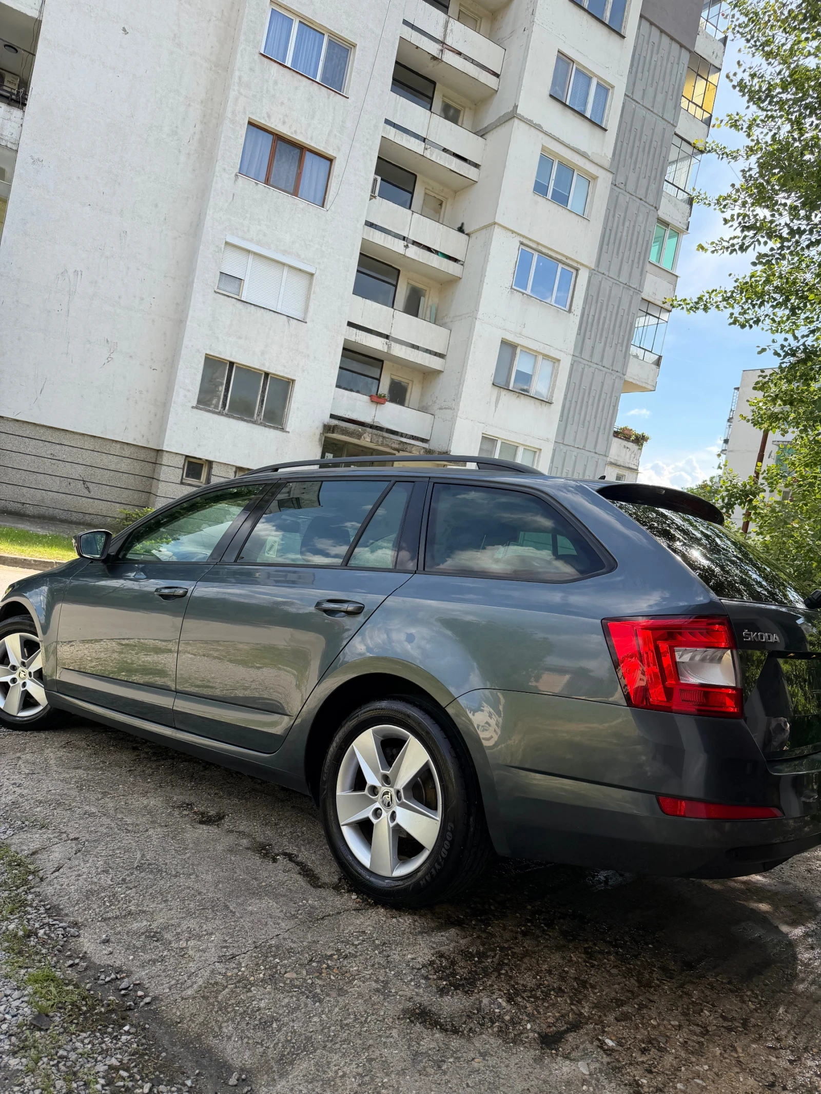 Skoda Octavia 1.6tdi/navi, снимка 9 - Автомобили и джипове - 54625413
