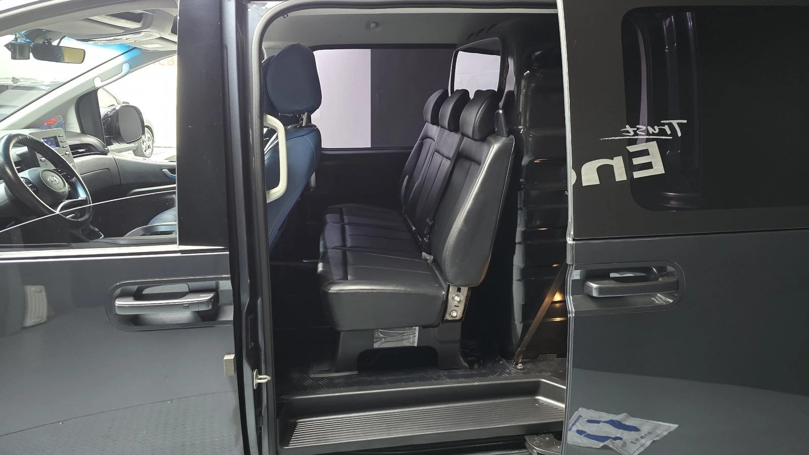 Hyundai Staria Modern* BLIND SPOT* ПОДГРЕВ ВОЛАН* КРАЙНА ЦЕНА, снимка 11 - Автомобили и джипове - 55348268