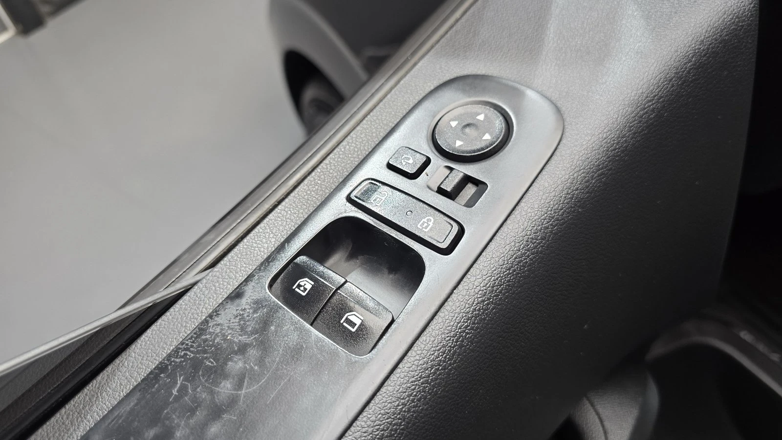 Hyundai Staria Modern* BLIND SPOT* ПОДГРЕВ ВОЛАН* КРАЙНА ЦЕНА, снимка 14 - Автомобили и джипове - 55348268