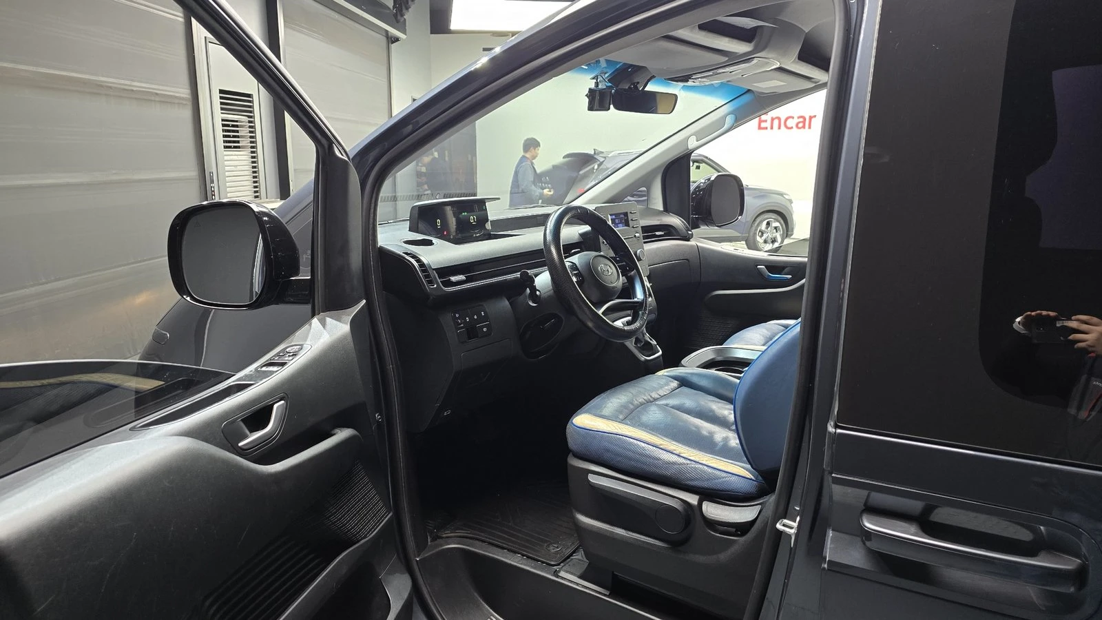 Hyundai Staria Modern* BLIND SPOT* ПОДГРЕВ ВОЛАН* КРАЙНА ЦЕНА, снимка 10 - Автомобили и джипове - 55348268