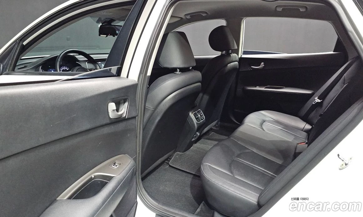 Kia K5 2.0 LPI Rental Car Luxury, снимка 12 - Автомобили и джипове - 55669051