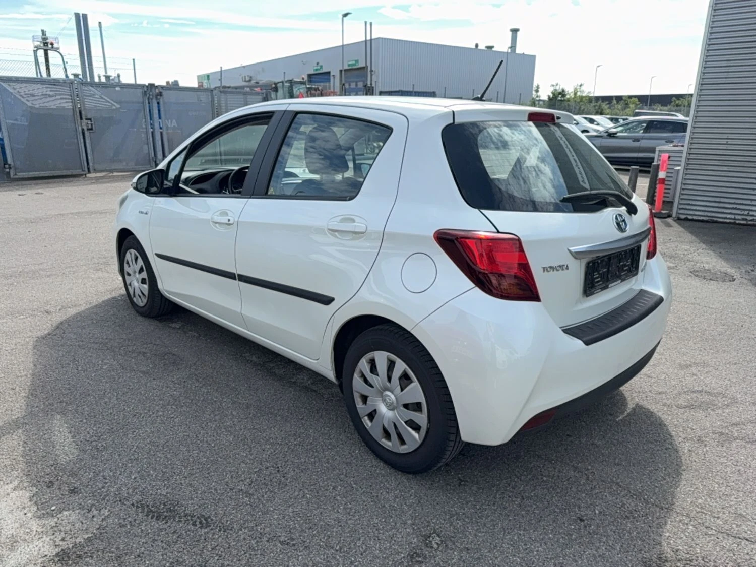 Toyota Yaris H2 1.5 Хибрид, снимка 2 - Автомобили и джипове - 55691515