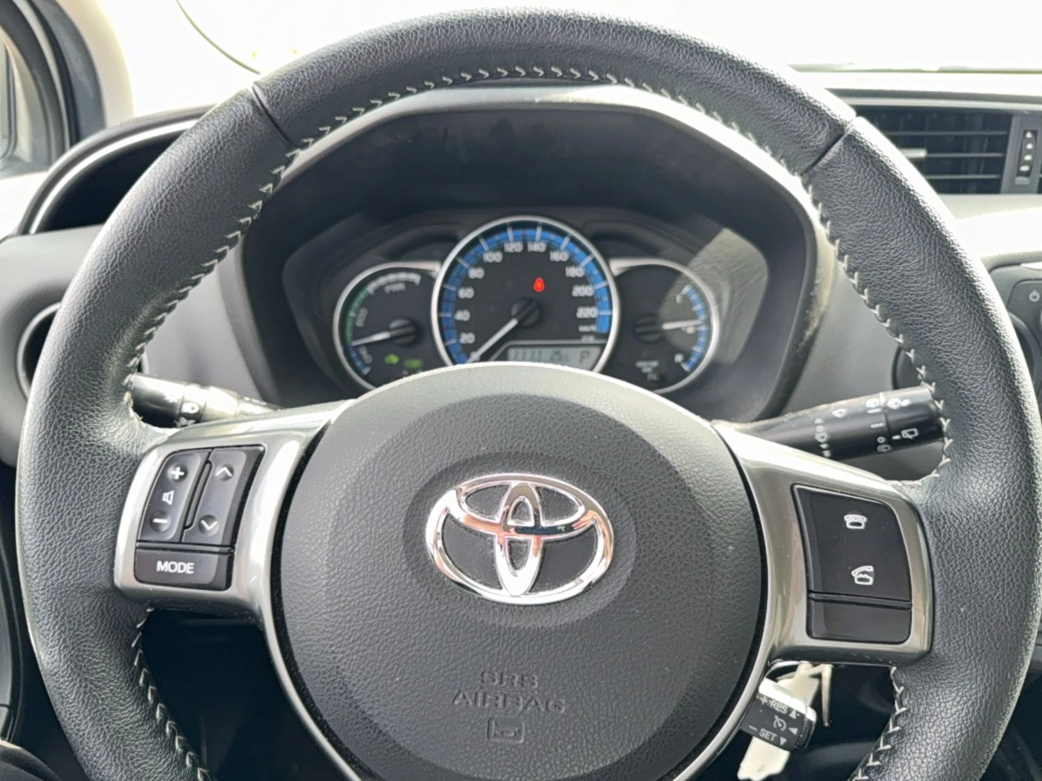 Toyota Yaris H2 1.5 Хибрид, снимка 5 - Автомобили и джипове - 55691515