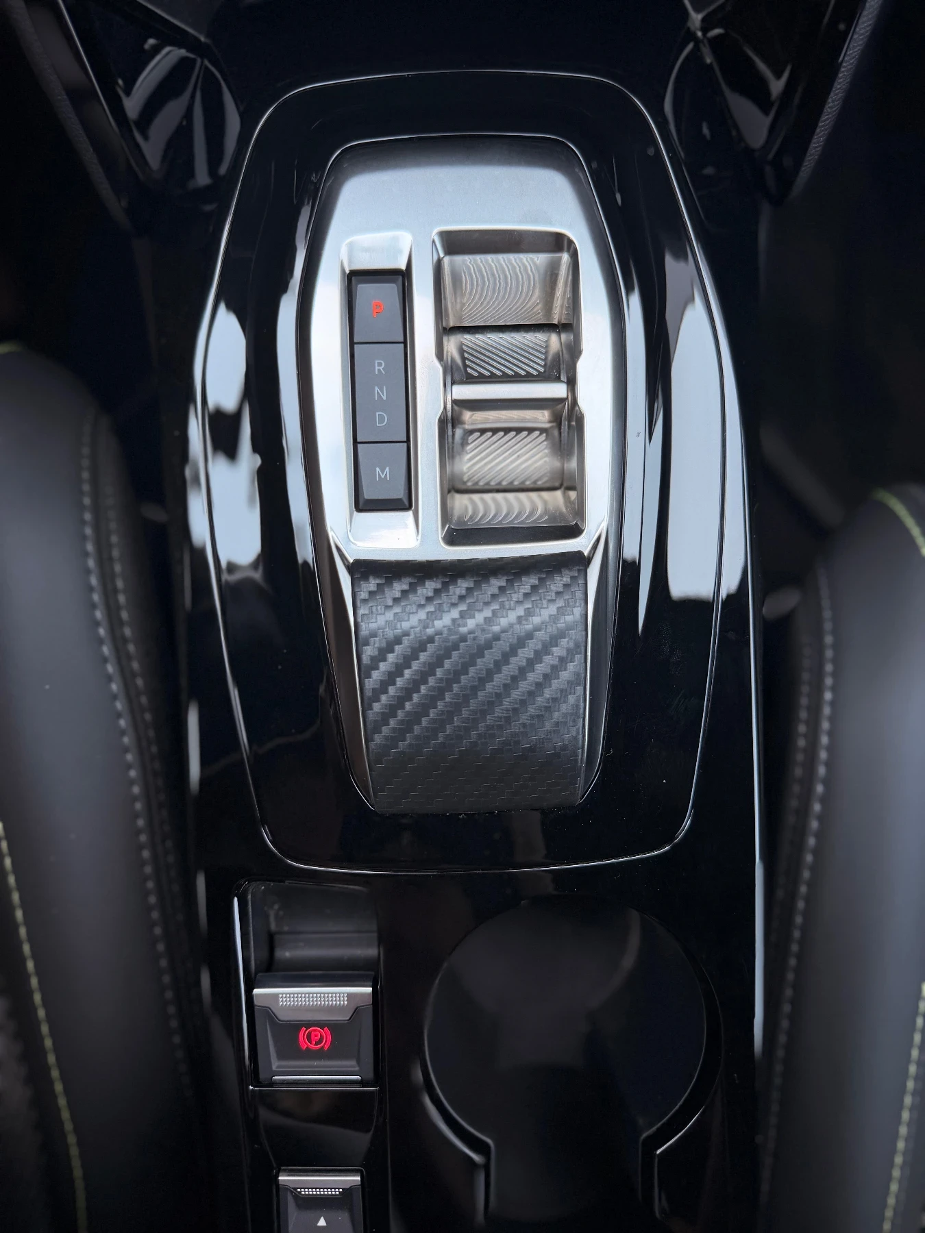 Peugeot 2008, снимка 13 - Автомобили и джипове - 55779489
