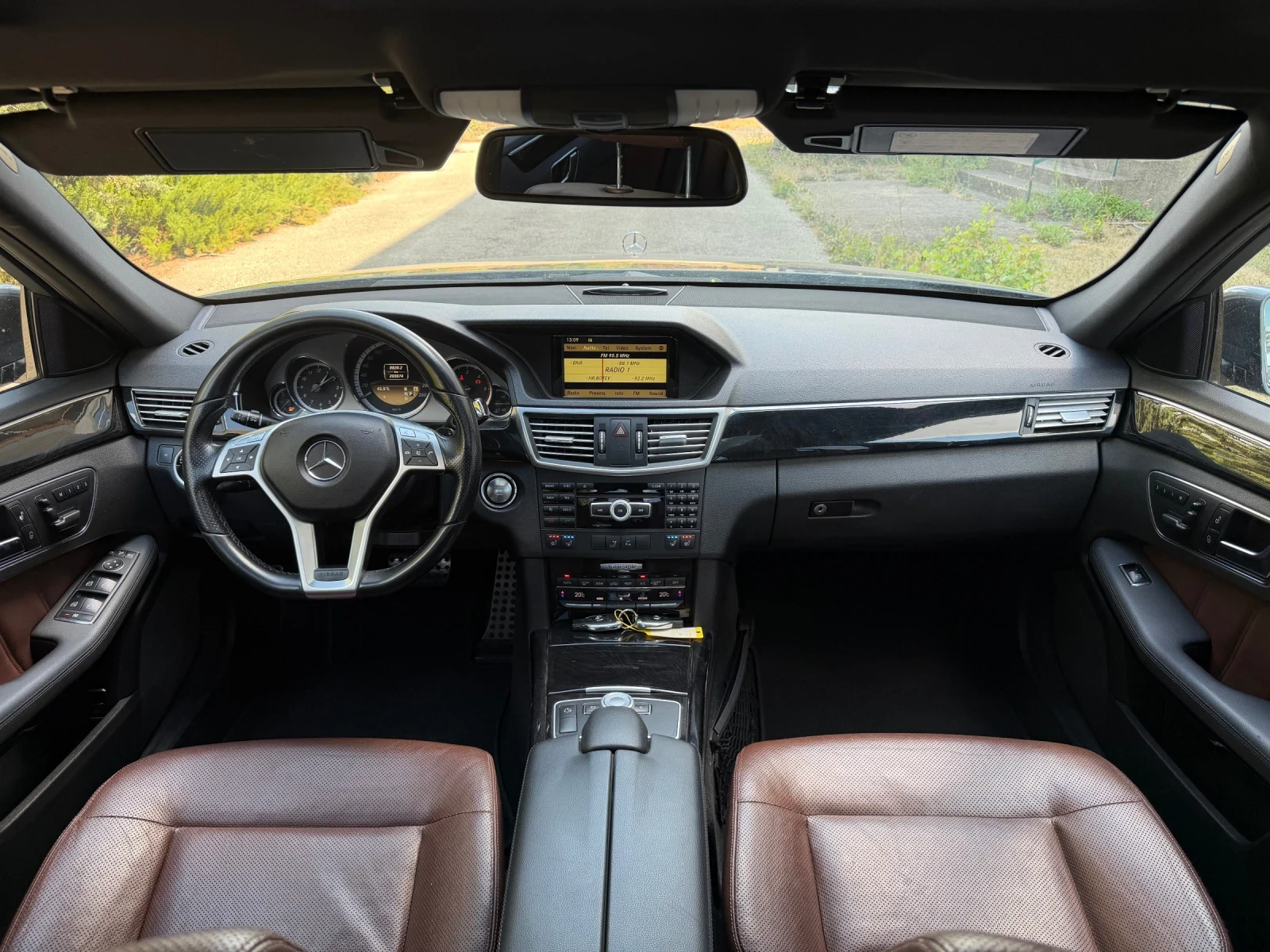 Mercedes-Benz E 350 CDI* AMG LINE* KEYLESS GO* ШИБЕДАХ* ОБСЛУЖЕН!, снимка 9 - Автомобили и джипове - 55835170