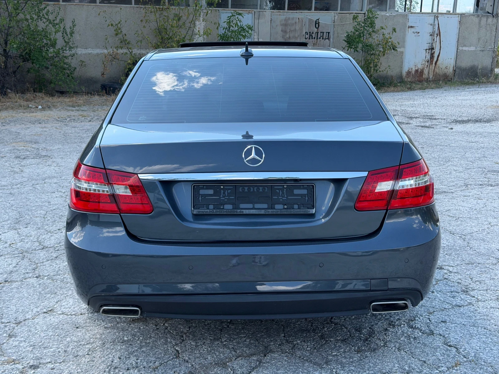 Mercedes-Benz E 350 CDI* AMG LINE* KEYLESS GO* ШИБЕДАХ* ОБСЛУЖЕН!, снимка 5 - Автомобили и джипове - 55835170