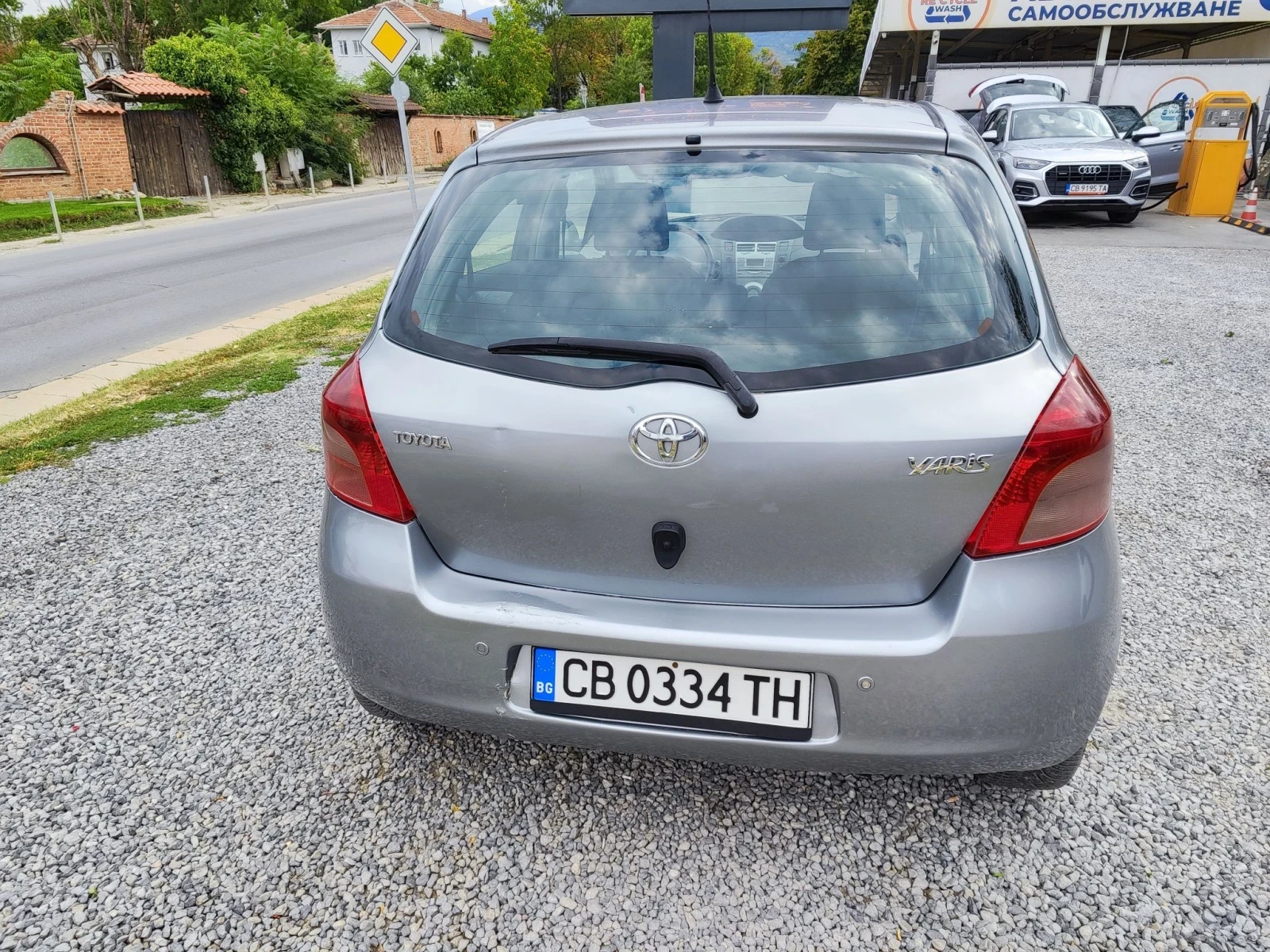 Toyota Yaris 1.0 Vvt-i   Keyless , снимка 4 - Автомобили и джипове - 56044749