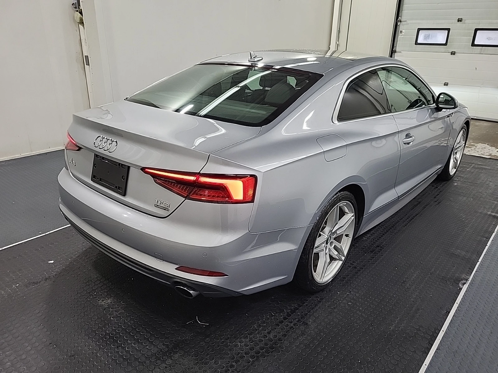 Audi A5 Technik / 360 / Dis / Hud / B&O / Лизинг, снимка 2 - Автомобили и джипове - 56315684