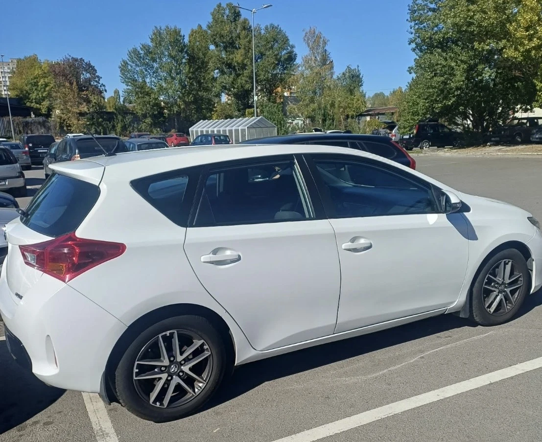 Toyota Auris, снимка 2 - Автомобили и джипове - 56377523