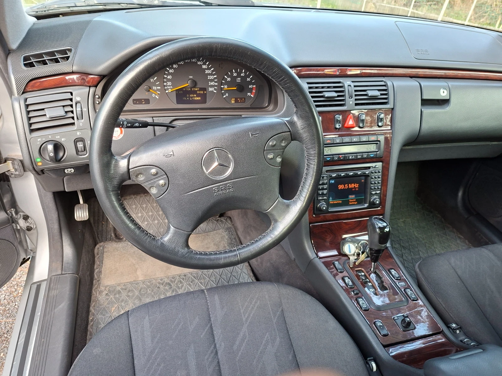 Mercedes-Benz E 260 210K, снимка 8 - Автомобили и джипове - 56643080