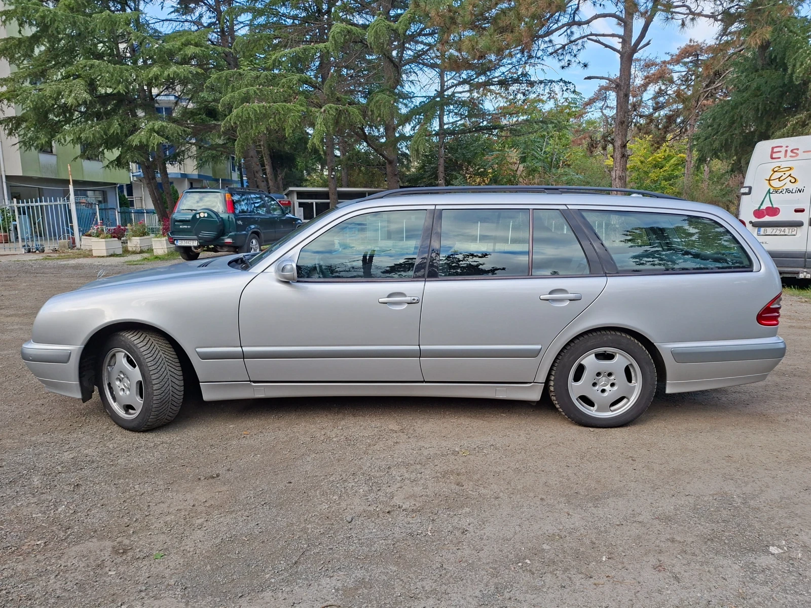 Mercedes-Benz E 260 210K, снимка 5 - Автомобили и джипове - 56643080