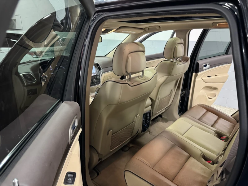 Jeep Grand cherokee 3.0 CRD / 4x4 / OVERLAND / ОБДУХ, снимка 11 - Автомобили и джипове - 52749704