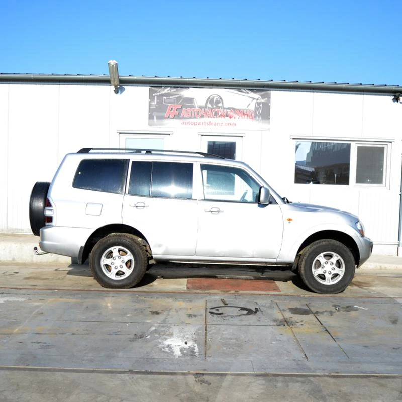 Mitsubishi Pajero 3.2 DI-D, снимка 2 - Автомобили и джипове - 26729421