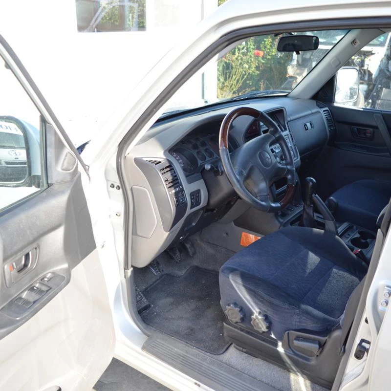 Mitsubishi Pajero 3.2 DI-D, снимка 5 - Автомобили и джипове - 26729421