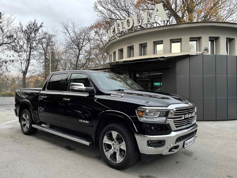 Dodge RAM 1500 Laramie 5.7L V8 HEMI Crew Cab