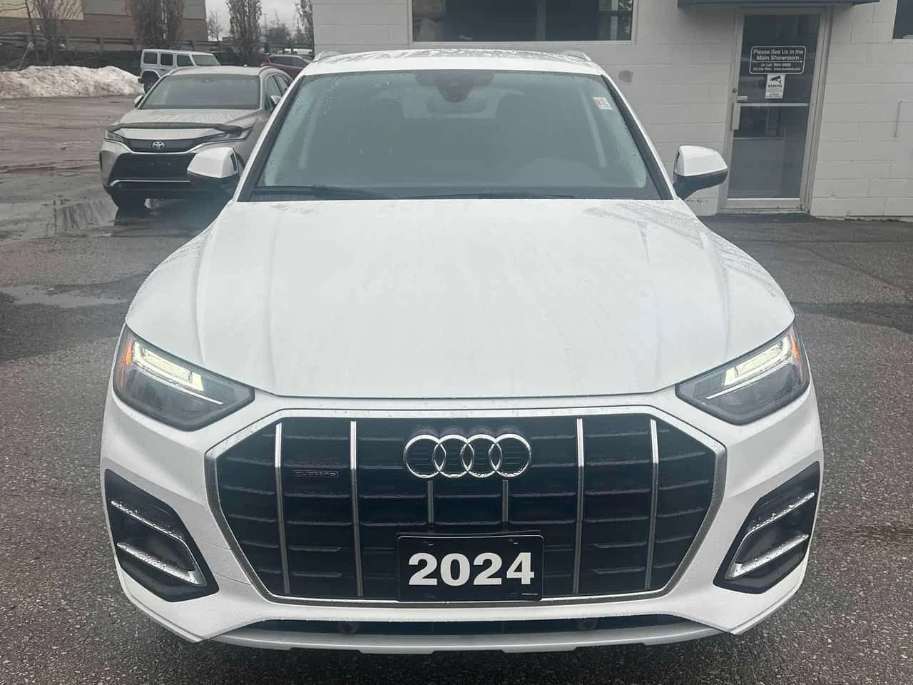 Audi Q5 Komfort| DISTRONIC| ПОДГРЕВИ| CARFAX, снимка 3 - Автомобили и джипове - 53819864