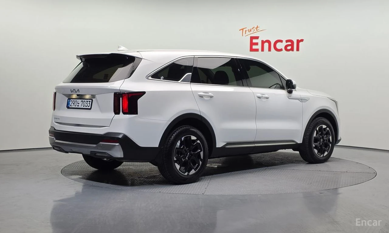 Kia Sorento * 2.2D* DISTRONIC* ОБДУХВАНЕ* ПОДГРЕВ* 360* КАМЕРИ, снимка 3 - Автомобили и джипове - 54336045