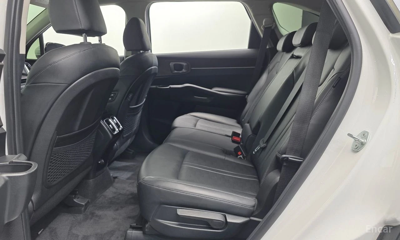 Kia Sorento * 2.2D* DISTRONIC* ОБДУХВАНЕ* ПОДГРЕВ* 360* КАМЕРИ, снимка 9 - Автомобили и джипове - 54336045