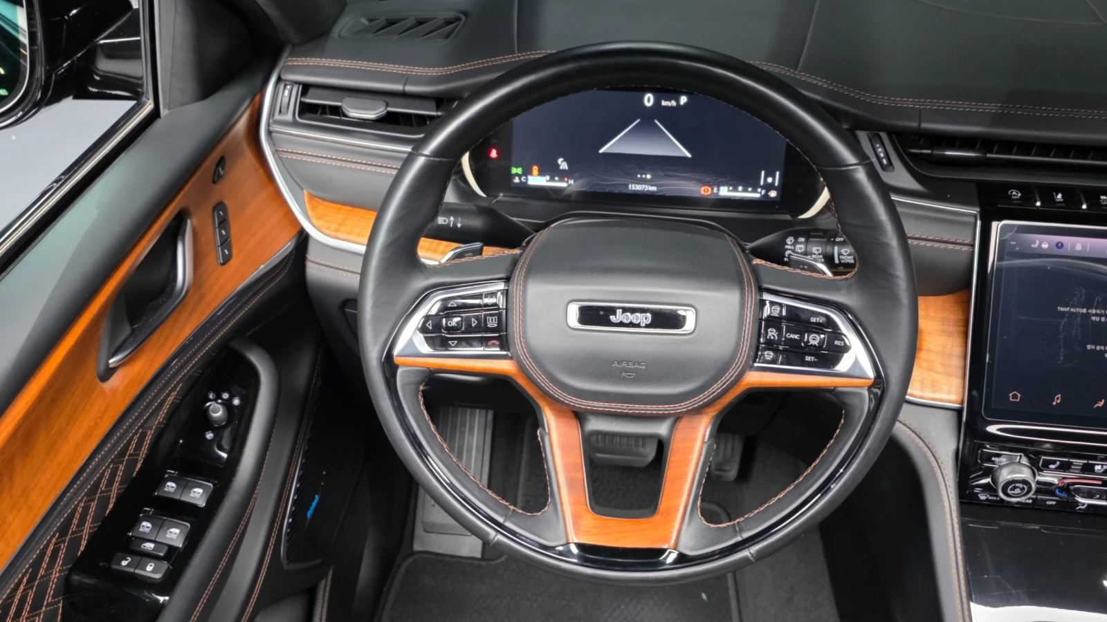 Jeep Grand cherokee Summit Reserve | Панорама | HUD | 360Камера | Масж, снимка 8 - Автомобили и джипове - 54693281