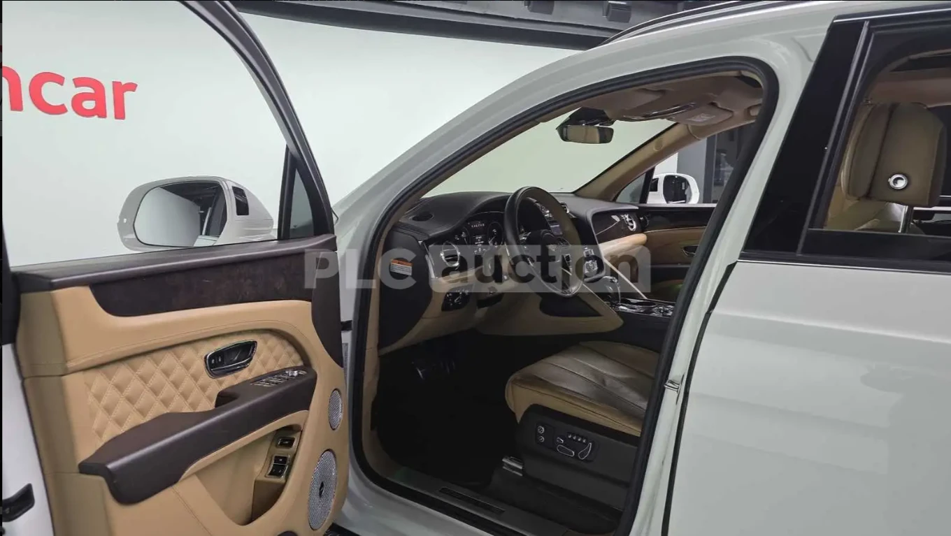 Bentley Bentayga FIRST EDITION, снимка 12 - Автомобили и джипове - 54835001
