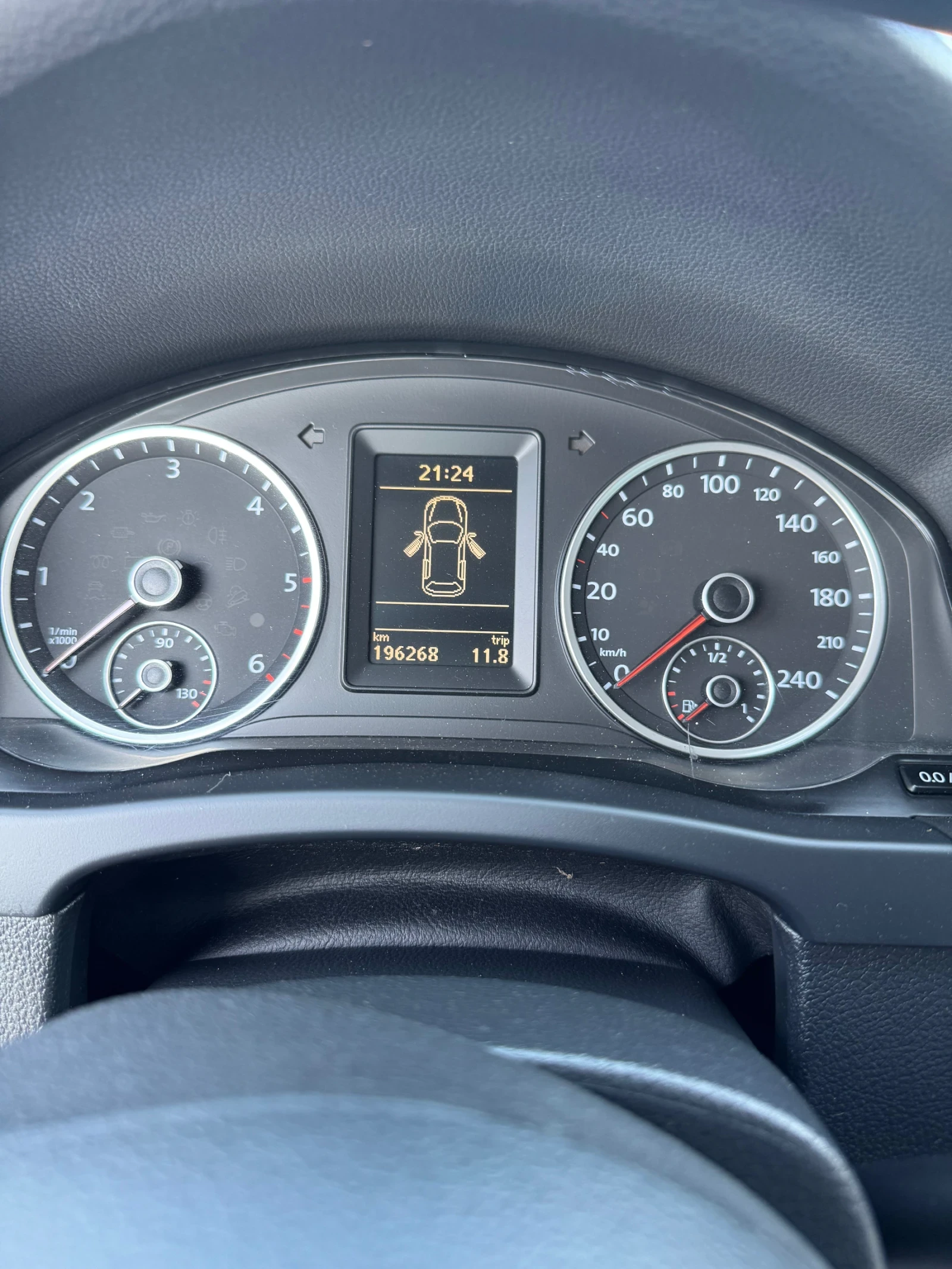 VW Tiguan 2.0TDI/6СК/ТОП/ЛИЗИНГ, снимка 13 - Автомобили и джипове - 55109490