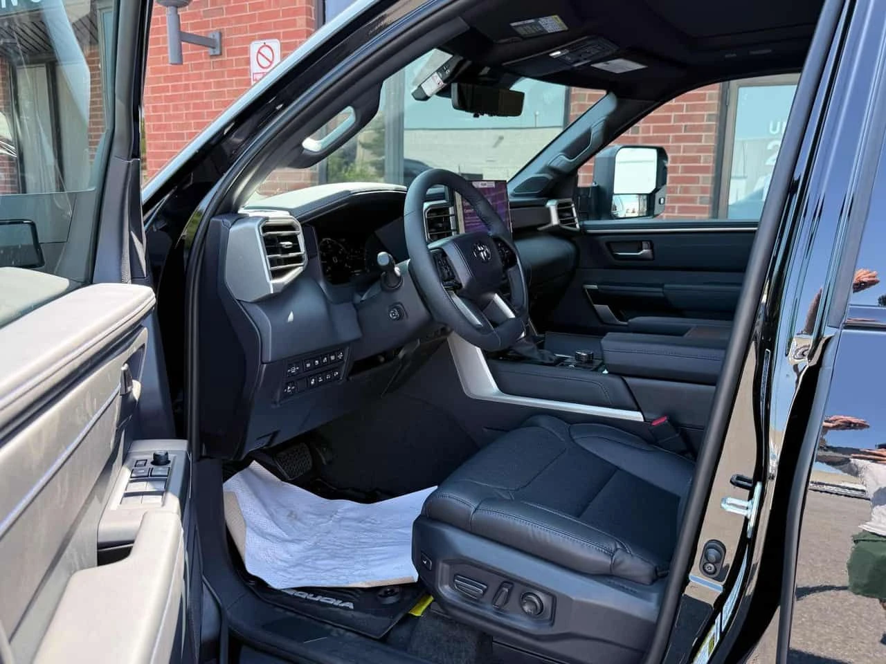 Toyota Sequoia * Platinum 4WD * CARFAX * ОПЦИЯ ЗА ФИНАНСИРАНЕ, снимка 5 - Автомобили и джипове - 55658679