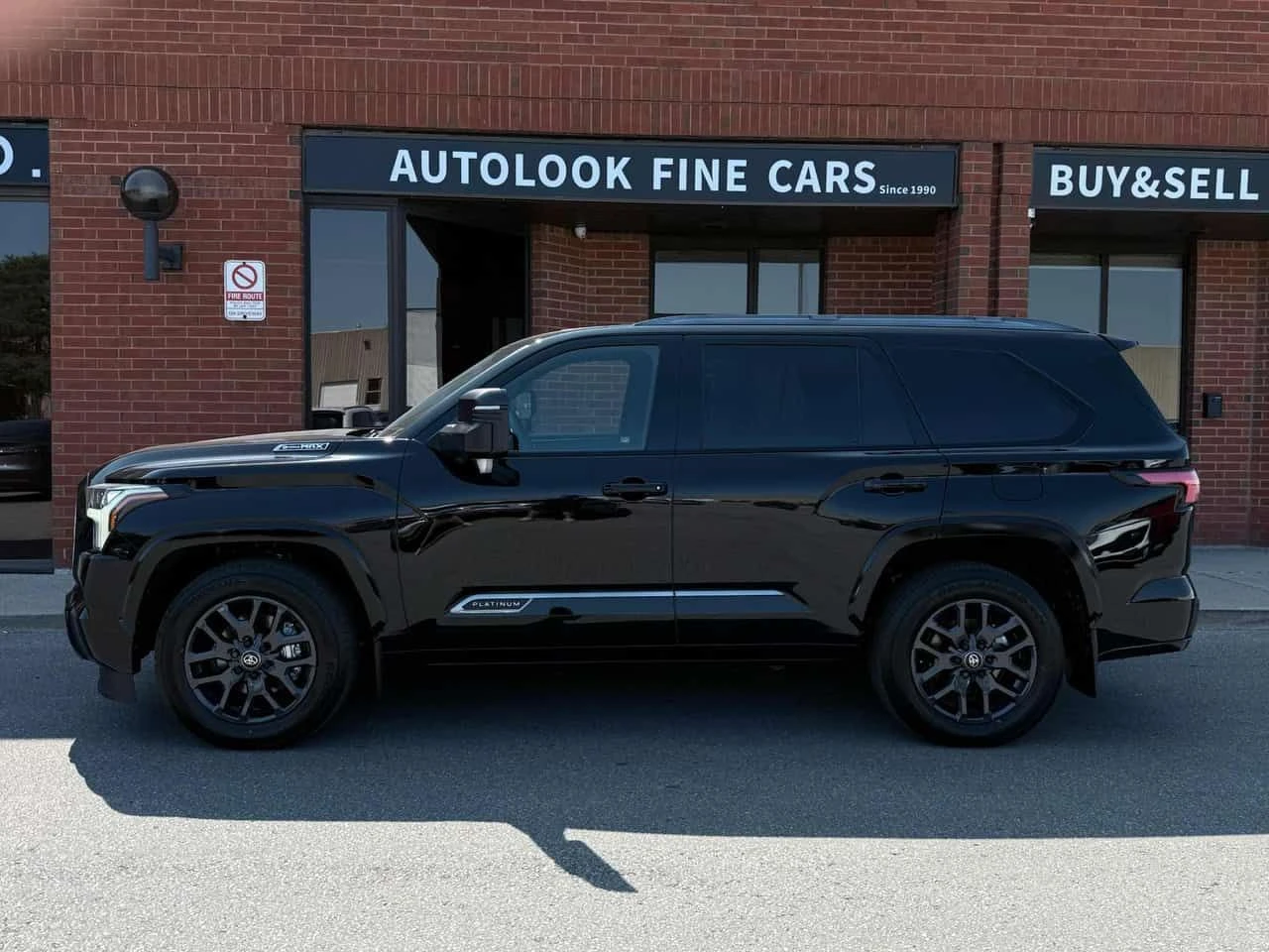 Toyota Sequoia * Platinum 4WD * CARFAX * ОПЦИЯ ЗА ФИНАНСИРАНЕ, снимка 2 - Автомобили и джипове - 55658679
