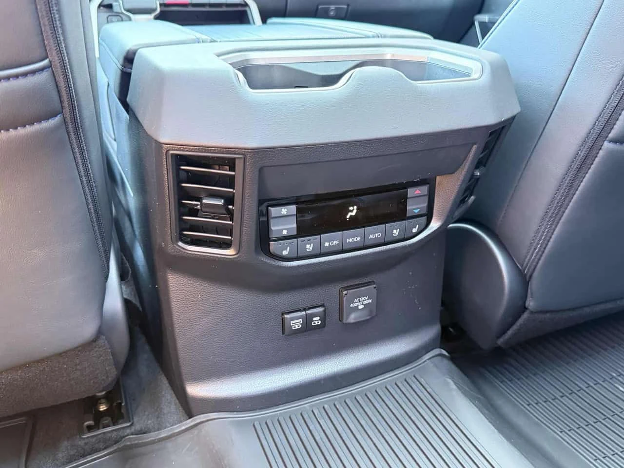Toyota Sequoia * Platinum 4WD * CARFAX * ОПЦИЯ ЗА ФИНАНСИРАНЕ, снимка 11 - Автомобили и джипове - 55658679