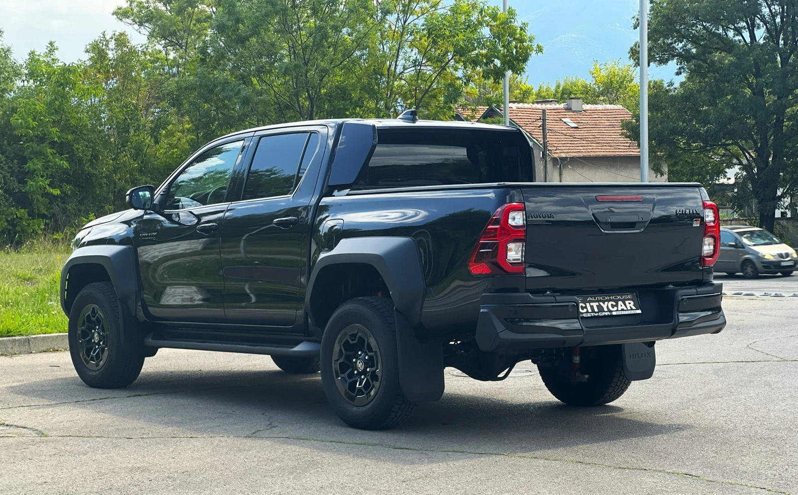Toyota Hilux 2.8 D-4D / GR SPORT / DOUBLE CAB / JBL / LED /, снимка 4 - Автомобили и джипове - 55789901