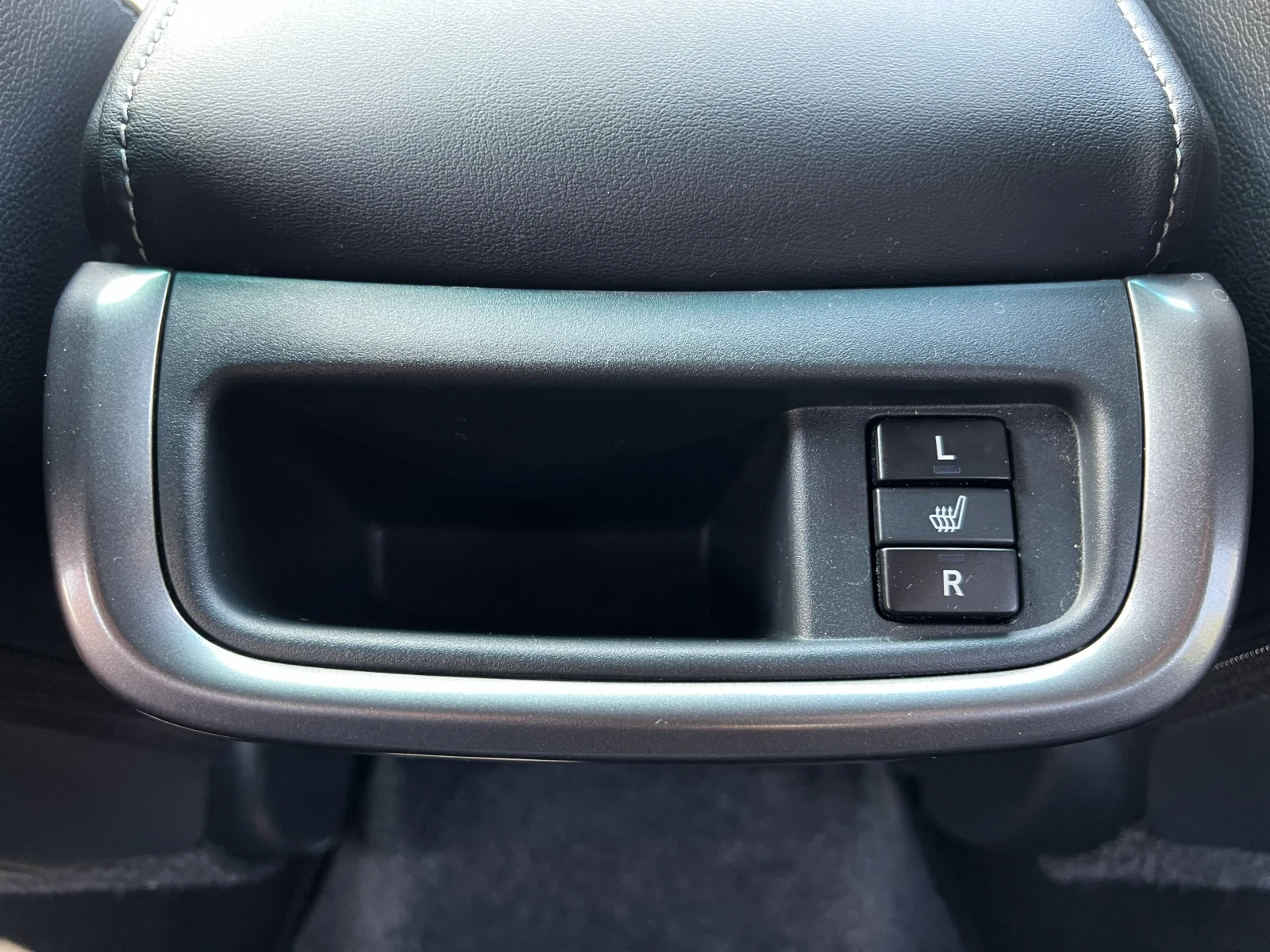 Toyota Hilux 2.8 D-4D / GR SPORT / DOUBLE CAB / JBL / LED /, снимка 14 - Автомобили и джипове - 55789901