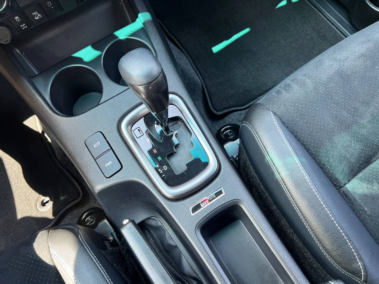 Toyota Hilux 2.8 D-4D / GR SPORT / DOUBLE CAB / JBL / LED /, снимка 12 - Автомобили и джипове - 55789901