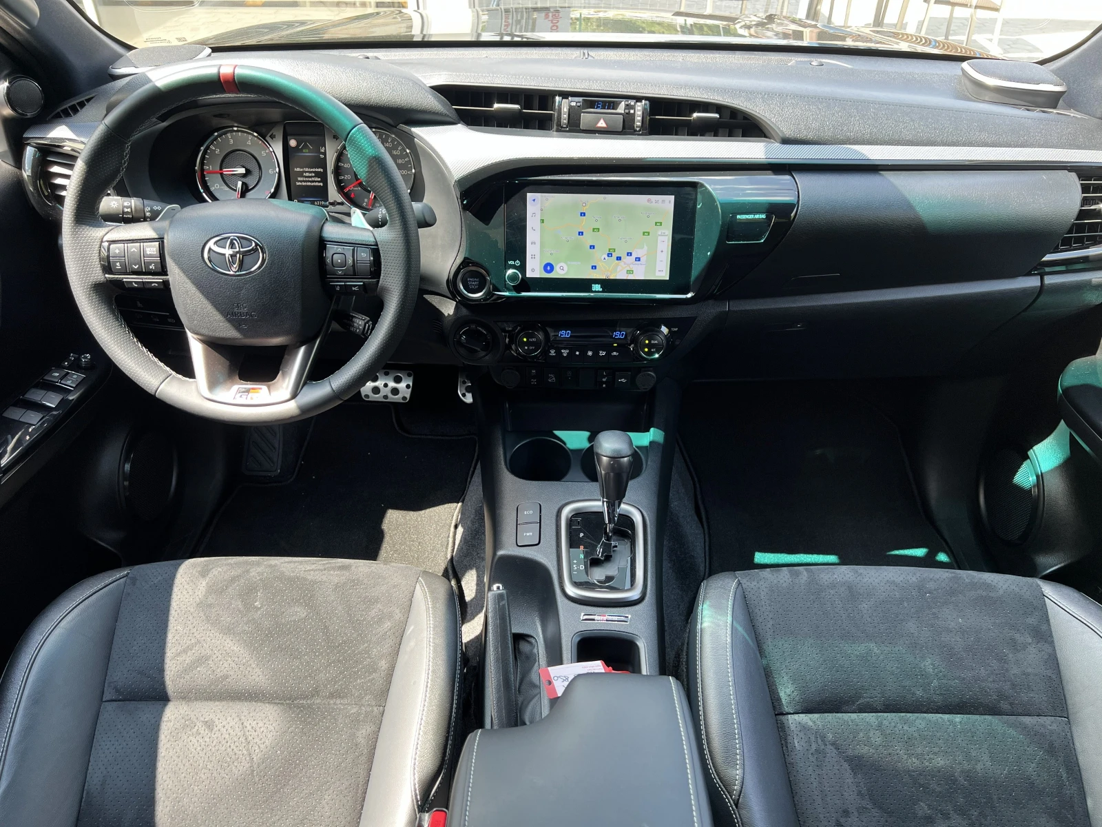Toyota Hilux 2.8 D-4D / GR SPORT / DOUBLE CAB / JBL / LED /, снимка 9 - Автомобили и джипове - 55789901