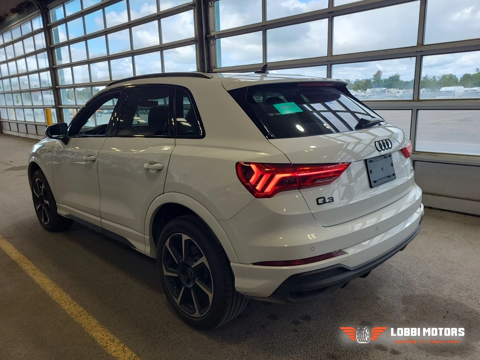 Audi Q3, снимка 4 - Автомобили и джипове - 55993012