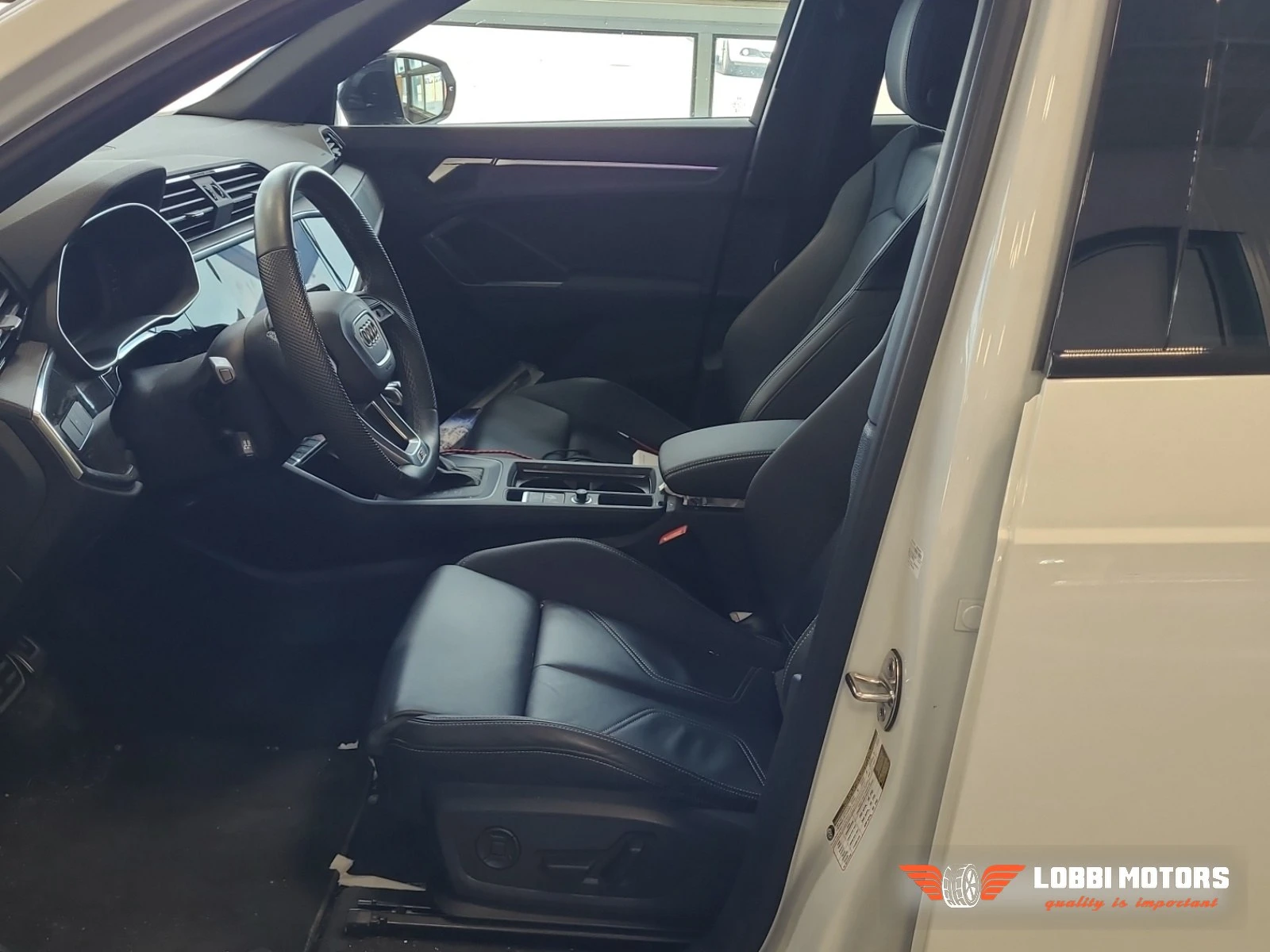 Audi Q3, снимка 5 - Автомобили и джипове - 55993012