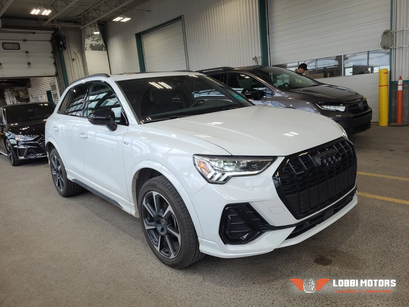 Audi Q3, снимка 2 - Автомобили и джипове - 55993012