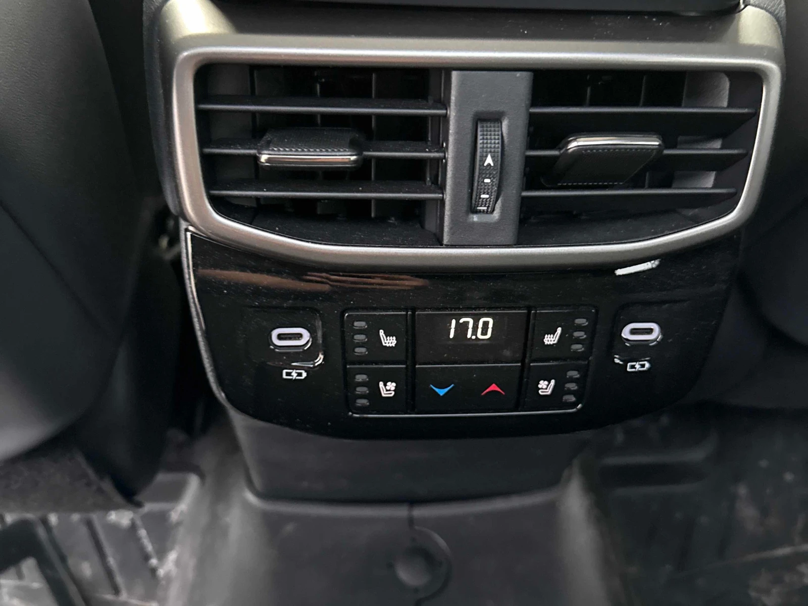 Lexus RX 500h  CARFAX, снимка 17 - Автомобили и джипове - 56099880