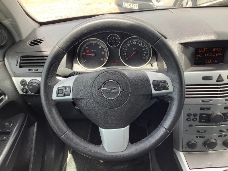 Opel Astra 1.7 CDTI, снимка 15 - Автомобили и джипове - 46353568