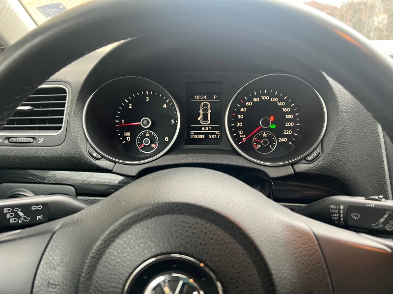 VW Golf 1.6 TDI DSG, снимка 7 - Автомобили и джипове - 53404805