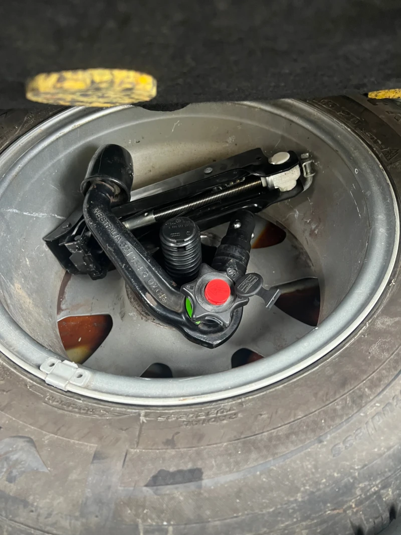 VW Golf 1.6 TDI DSG, снимка 11 - Автомобили и джипове - 53404805