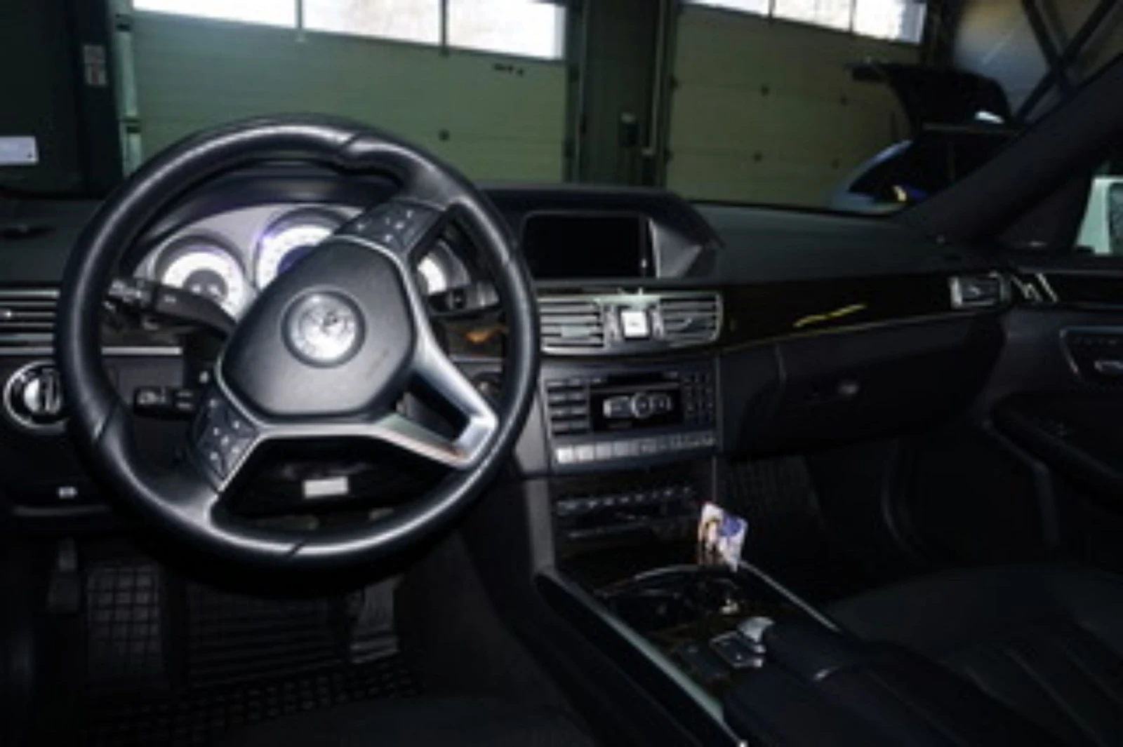 Mercedes-Benz E 500 4matic, снимка 6 - Автомобили и джипове - 51715436