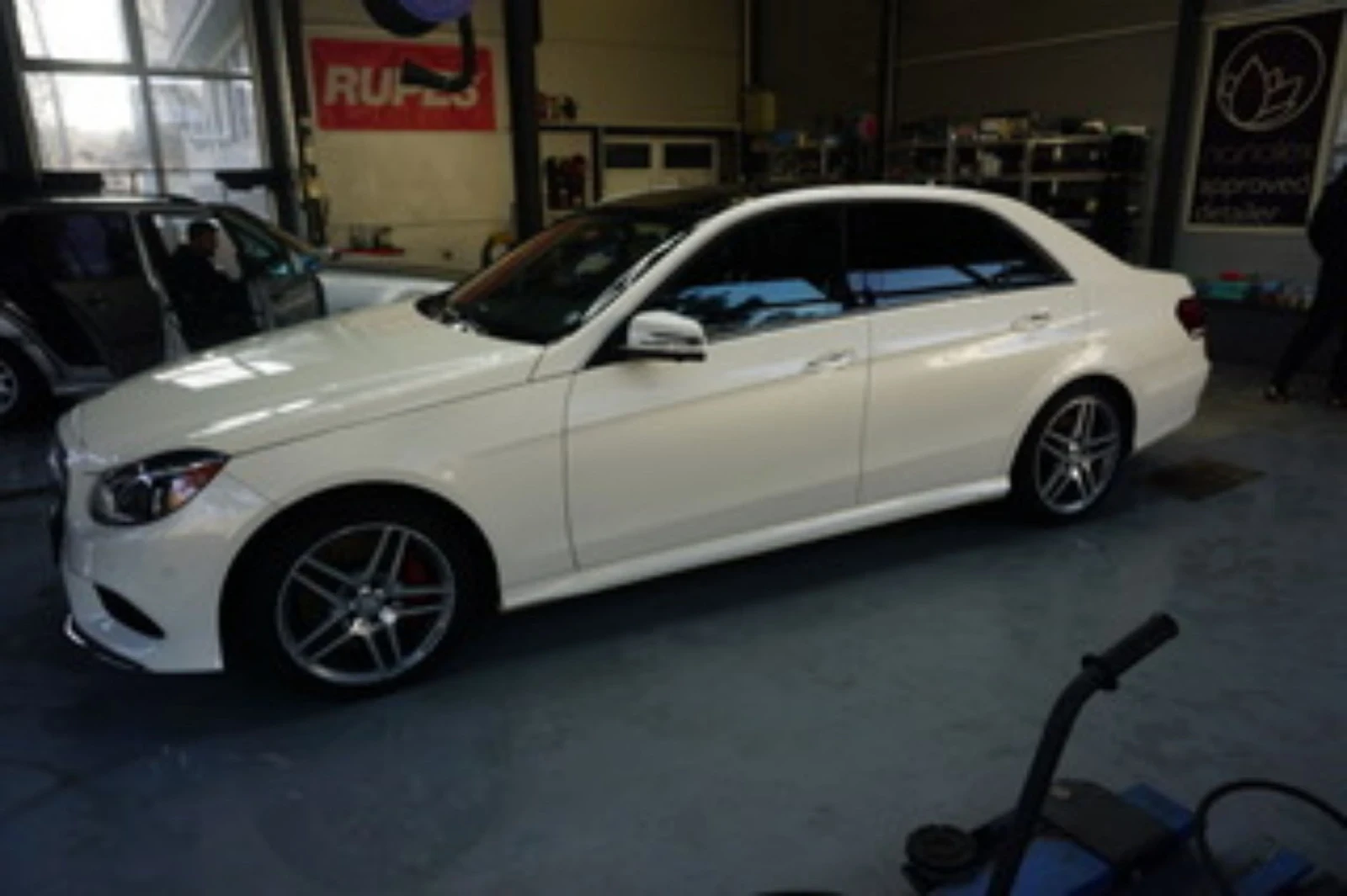 Mercedes-Benz E 500 4matic, снимка 7 - Автомобили и джипове - 51715436