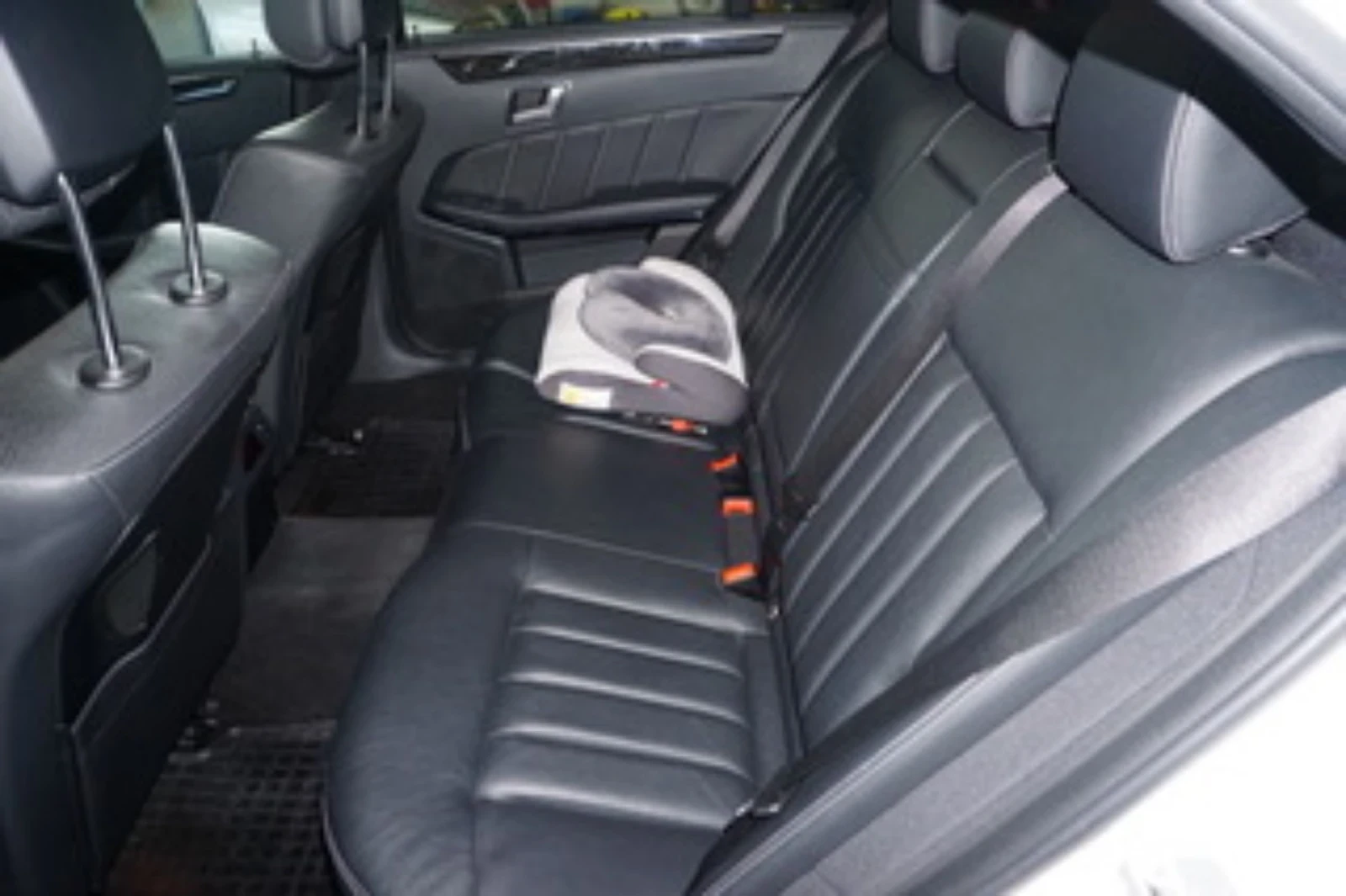 Mercedes-Benz E 500 4matic, снимка 4 - Автомобили и джипове - 51715436